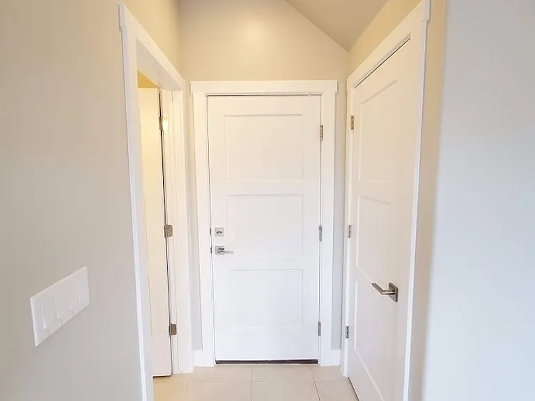 Three Bedroom Red Mountain Vista Town Home — Photo 13