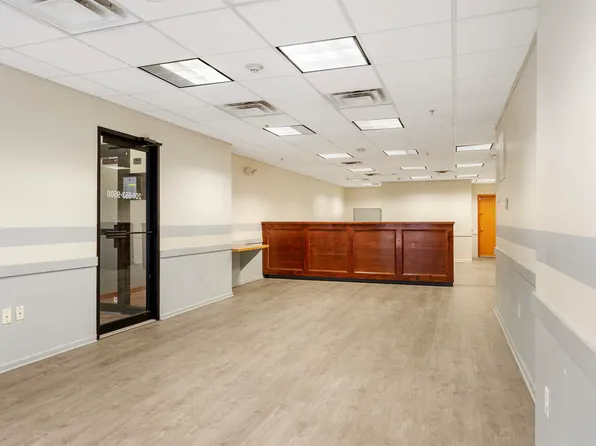 910 Summit Avenue image 4 of 15