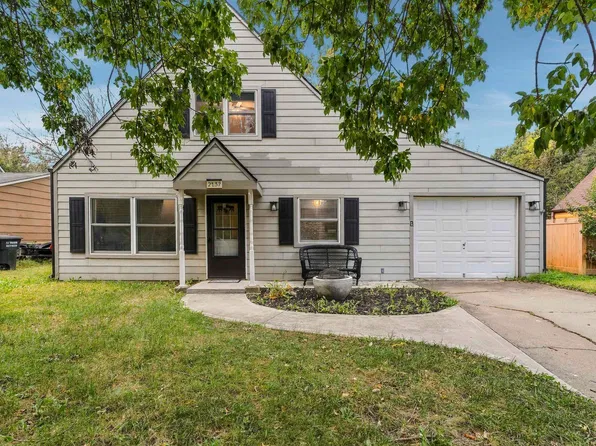 2137 Halls Lndg, Manhattan, KS 66502
