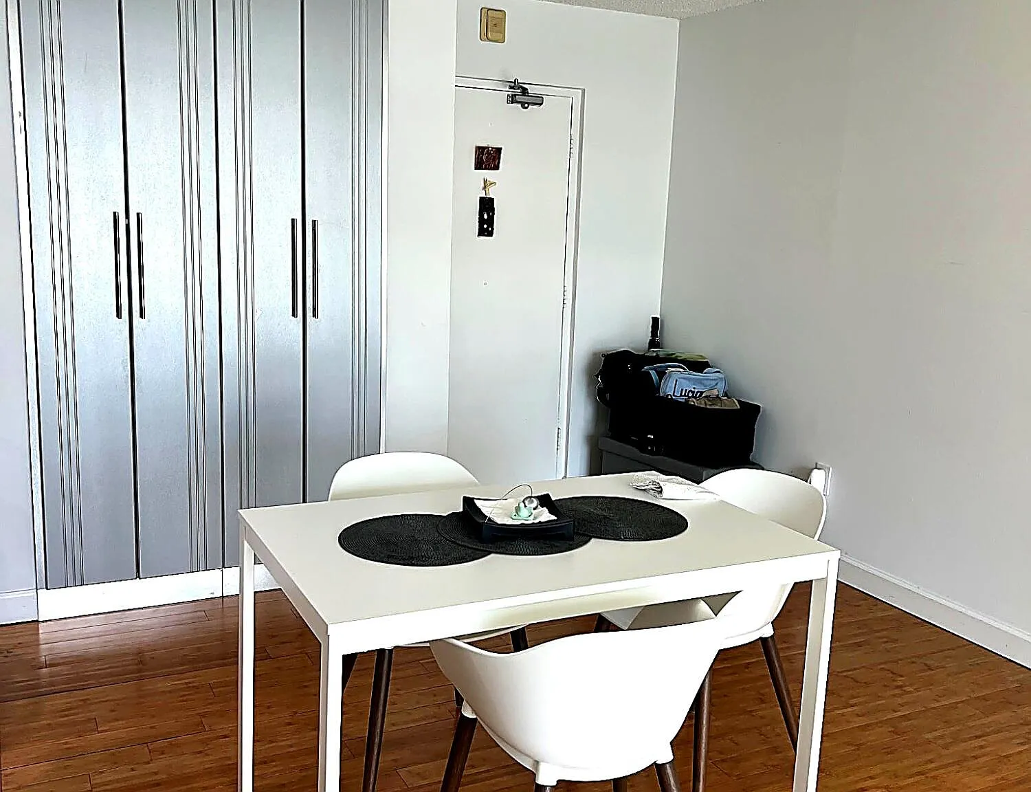 2 bed, 2.0 bath, 847 sqft, $2,500 — Photo 2