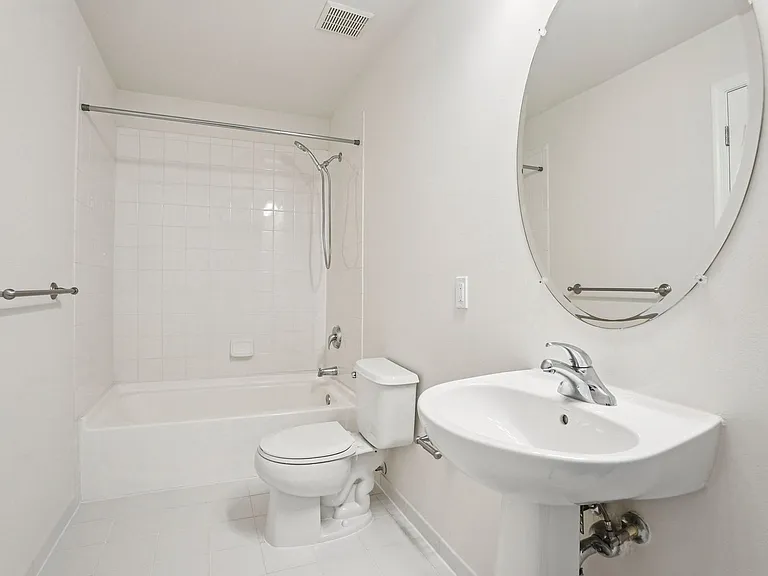 The Apartments At Weatherby — Photo 42