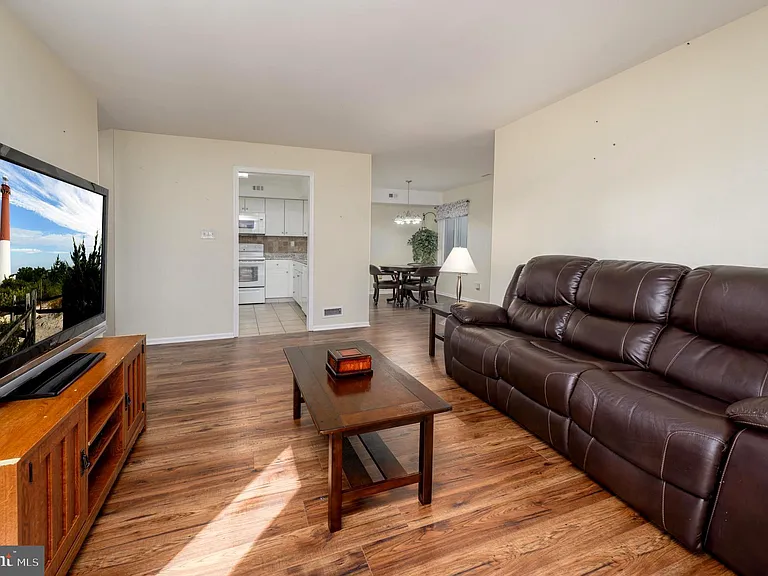 339 Woodlake Dr — Photo 8