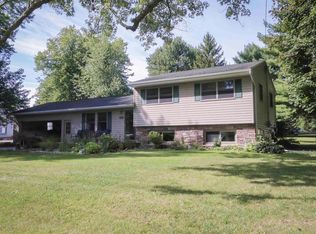 15094 Chetwyn Dr, Lansing, MI 48906