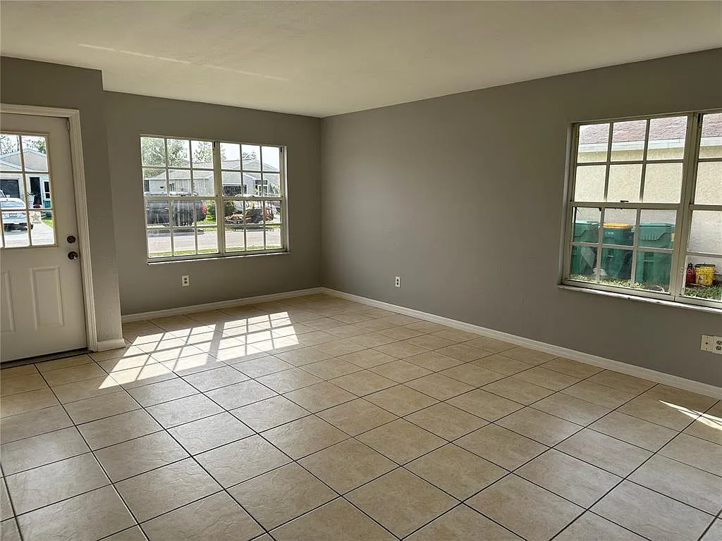 2 bed, 2.0 bath, 912 sqft, $1,400 — Photo 2