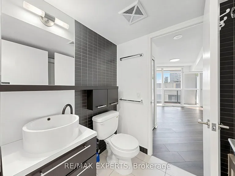 21 Carlton St #507 — Photo 20