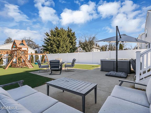 4th image of 267 N 5th Avenue