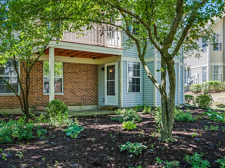 2146 Camden Ln — Photo 5