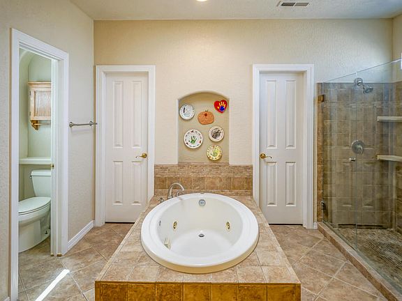 4th image of 8415 Vina Del Sol Dr NE