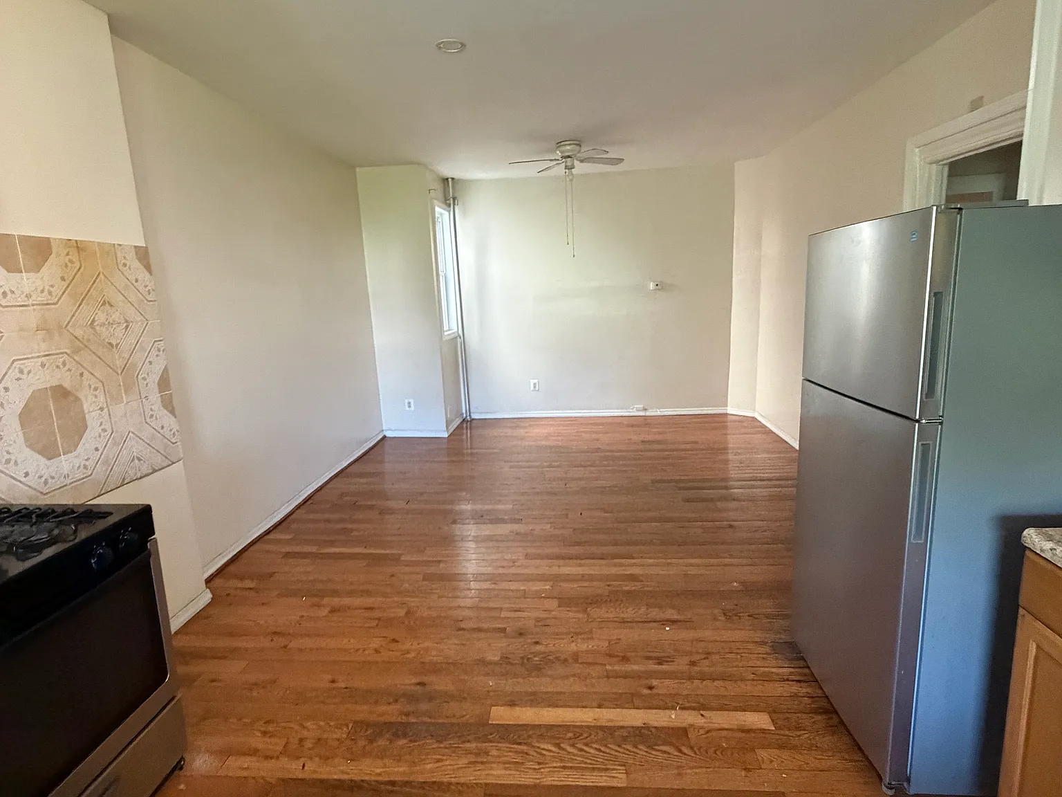 3 bed, $2,900 — Photo 2