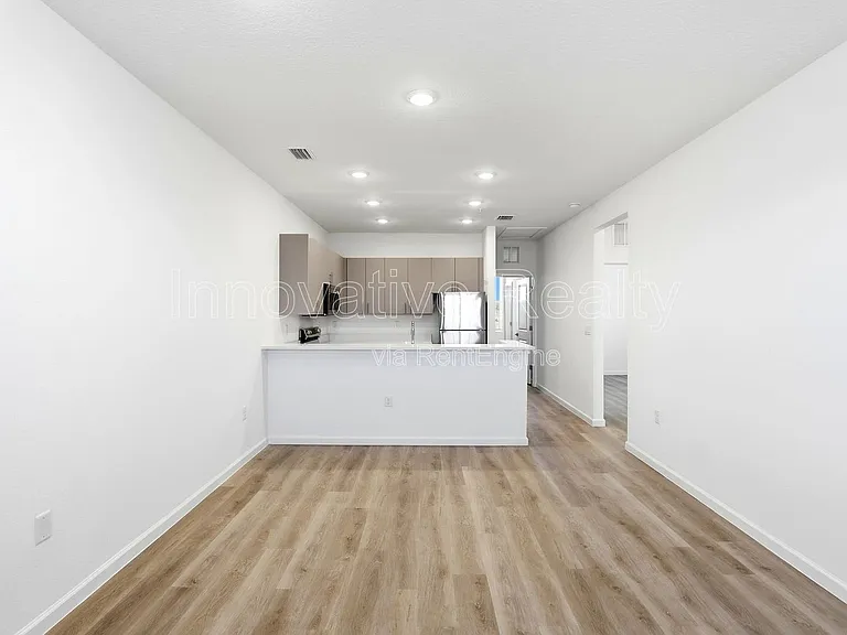 Venture Apartments — Photo 146