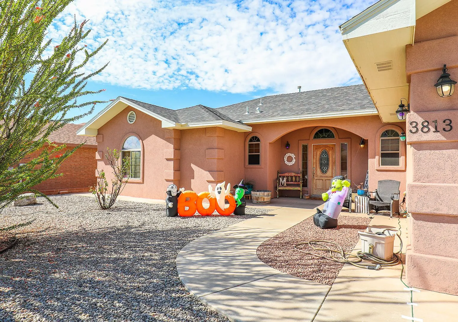 Beautiful 4 bedroom, 2.5 bath home — Photo 2