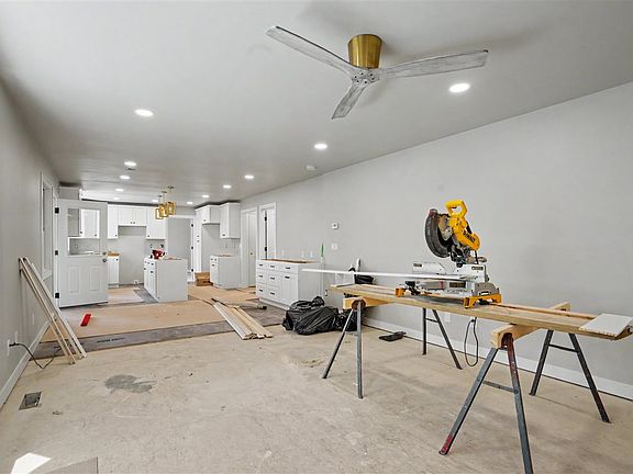 5th image of 923 12th Ave
