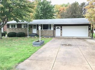 3920 Roxbury Rd, Erie, PA 16506