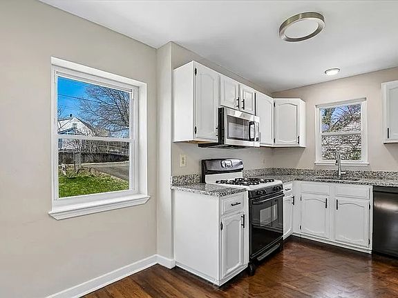2nd image of 2328 Fort Dr