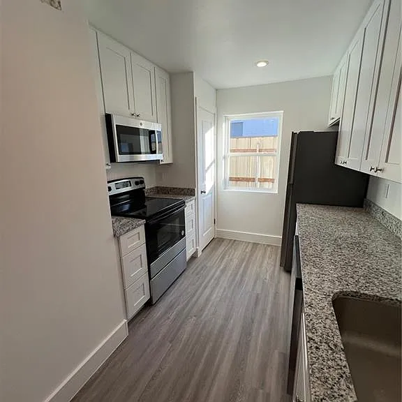 625 Papworth Ave #B — Photo 4