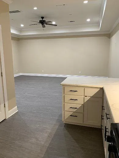 115 E Pecan St #115 — Photo 12