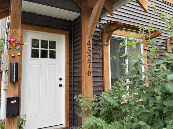 45276 Creekside Dr, Chilliwack, BC V2P 7K6
