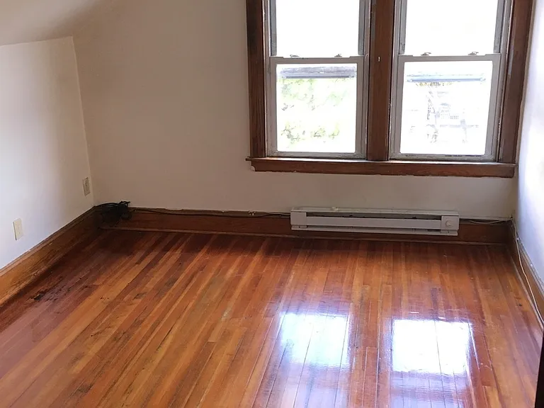 130 Lasalle St — Photo 4