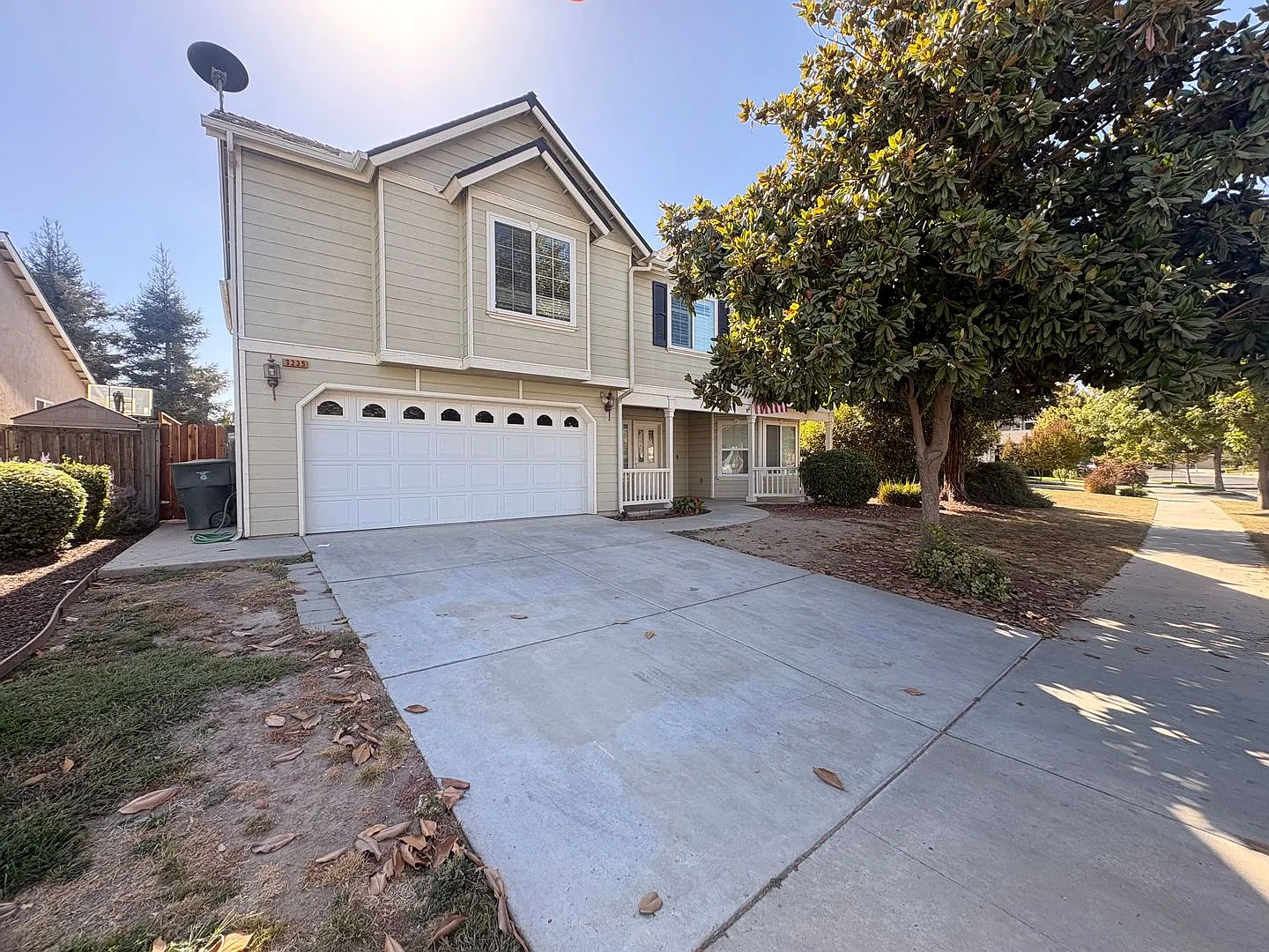 Beautiful 4 bedroom, 3 bathroom home in Visalia — Photo 2