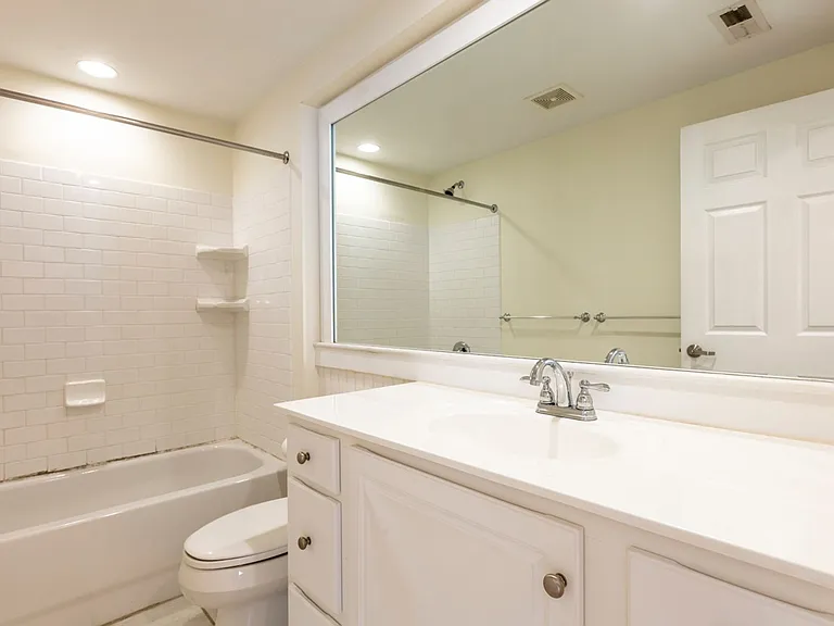 1001 Market St E #10 — Photo 36