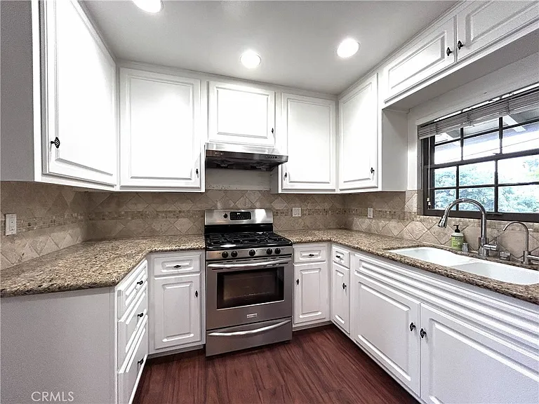 925 El Dorado St — Photo 10