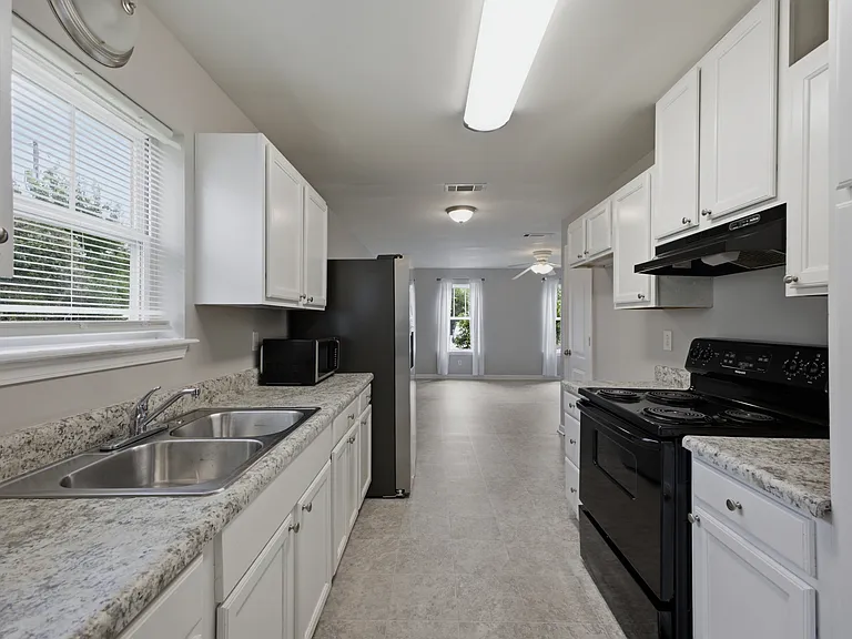 3288 Rainwood Dr — Photo 9