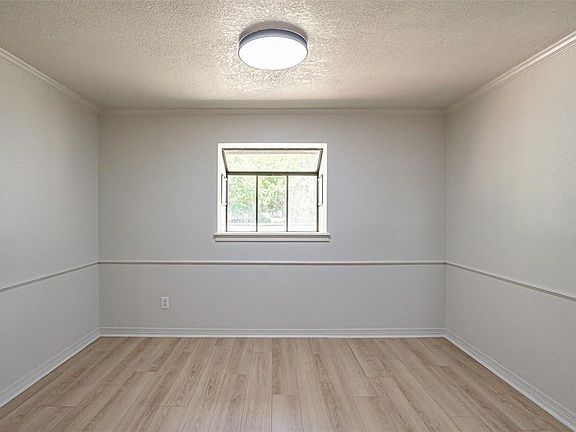 4th image of 308 Hidden Valley Dr
