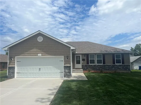 310 S 3rd St, Odessa, MO 64076