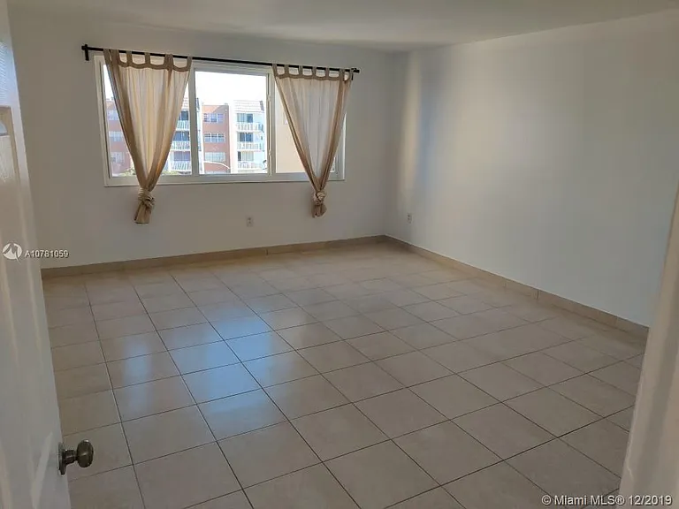 6970 NW 186th St #3-511 — Photo 5
