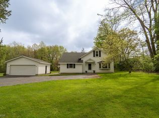 16471 Haskins Rd, Chagrin Falls, OH 44023