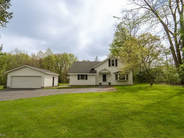 16471 Haskins Rd, Chagrin Falls, OH 44023