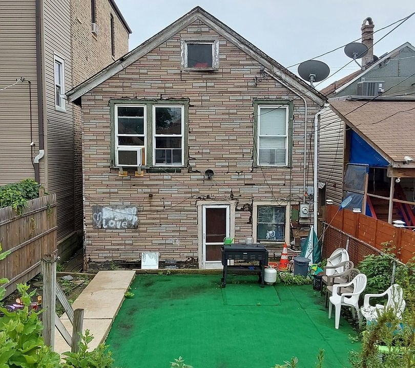 2nd image of 2046 W 18th St