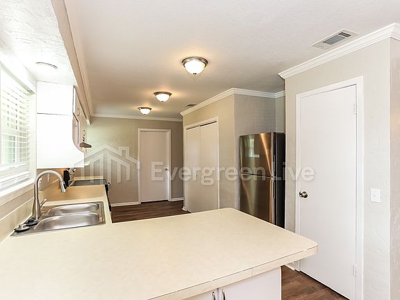 4th image of 2328 Catalina Dr