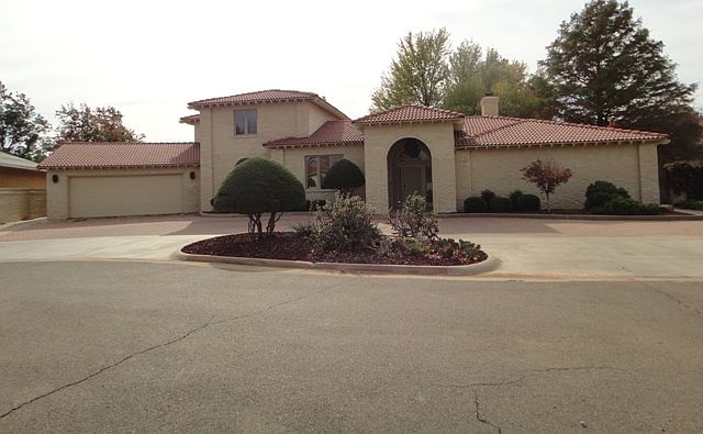 Beautiful Custom Built Home In Very Desirable Area