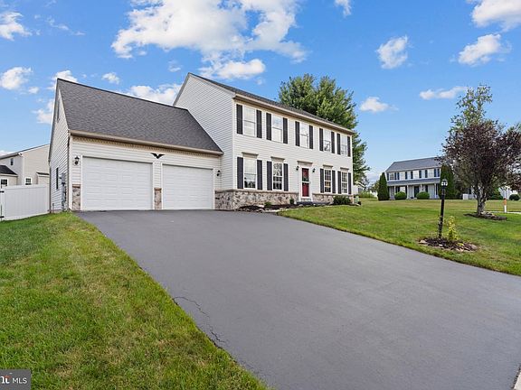 3rd image of 2768 Sparrow Dr