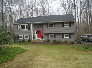 38 Forest Dr, Stirling, NJ 07980