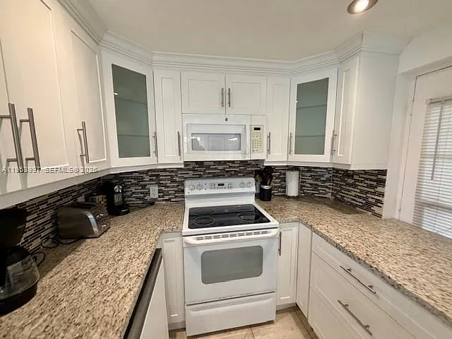 220 Kings Point Dr #501 — Photo 6