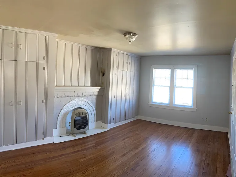 922 W Hill St — Photo 1