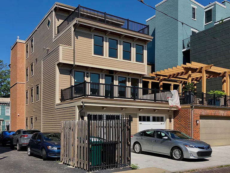 1424 Elm St #2 — Photo 3