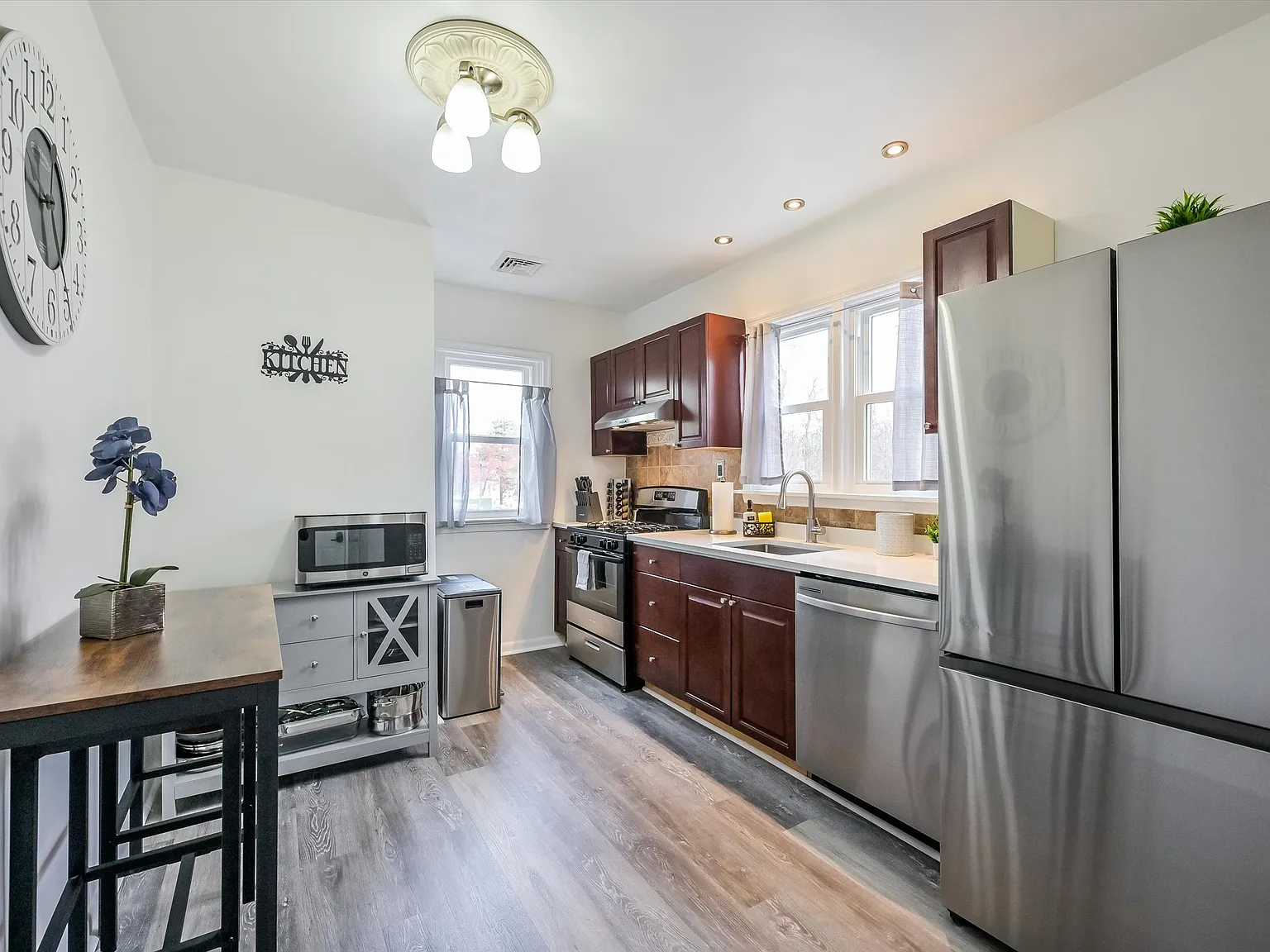 2 bed, $5,000 — Photo 2