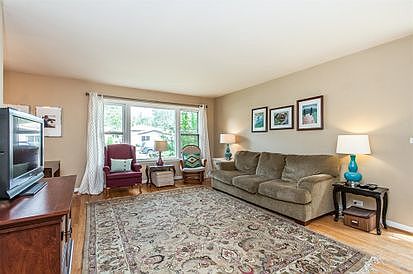 2nd image of 709 Leamington Ave