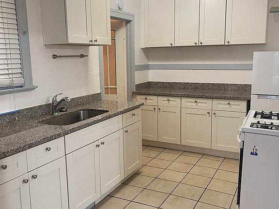 3rd image of 990 The Alameda #7