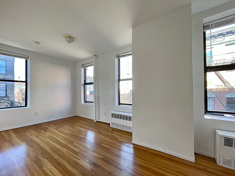 120 Thompson St #19 — Photo 5