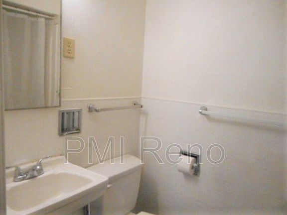 5th image of 140 Victorian Ave Unit 5