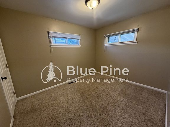 4th image of 556 Warren Ave
