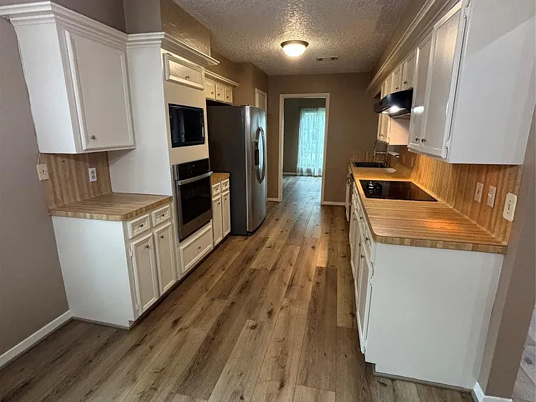 15702 Oxenford Dr — Photo 12