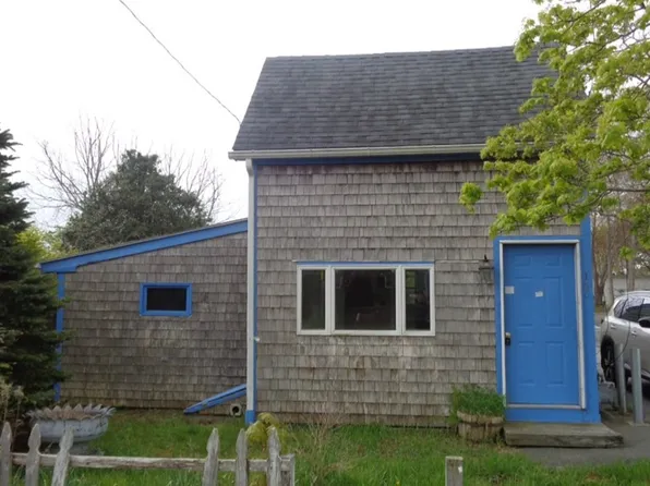 160 Sconticut Neck Rd, Fairhaven, MA 02719