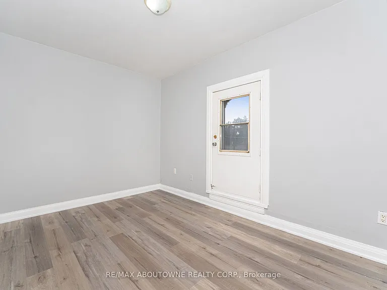 486 Holtby Ave #3 — Photo 11