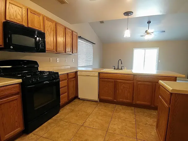 4328 E Oak Ave — Photo 3