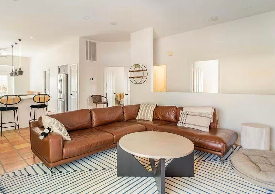 1st image of 53005 Avenida Diaz